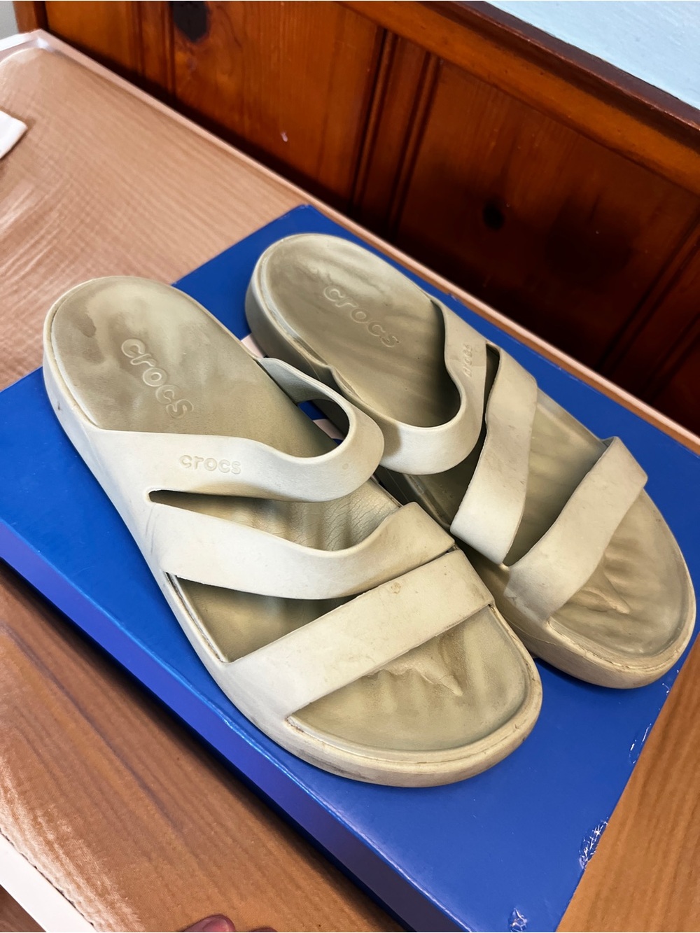 CROCS Women’s Mint Strappy Slide Sandals